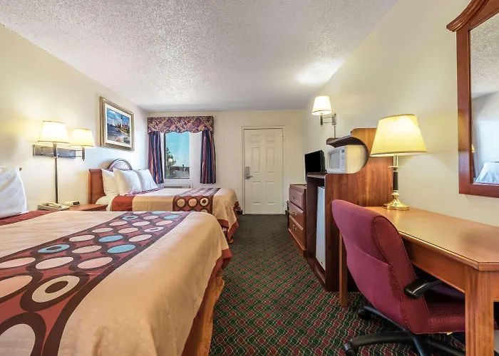 Super 8 By Wyndham Eastland