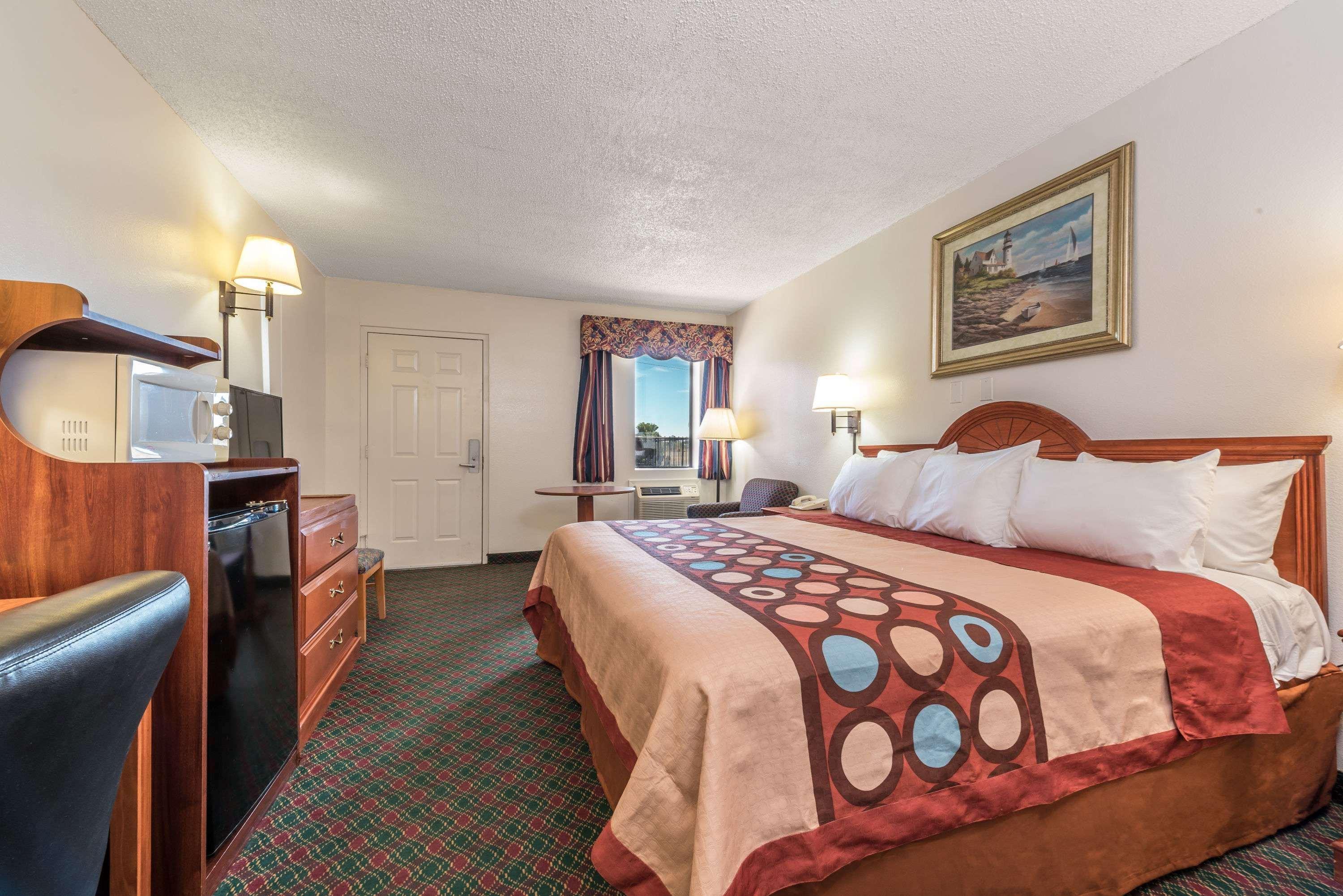 Super 8 By Wyndham Hotel 2*