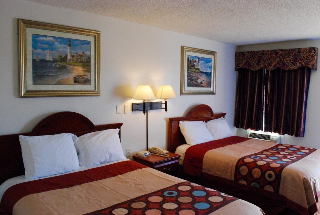 Super 8 By Wyndham Hotel
