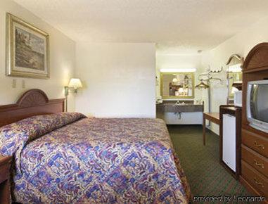 Super 8 By Wyndham Hotel